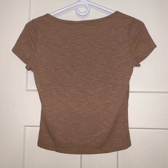 Women’s Tan Button Up Top Size S - Picture 3 of 3